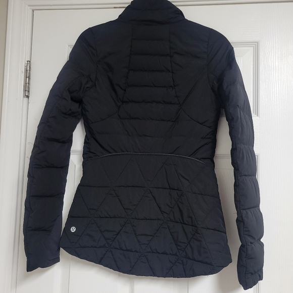 Lululemon Fluffed Up Jacket Size 4. - Picture 8 of 14